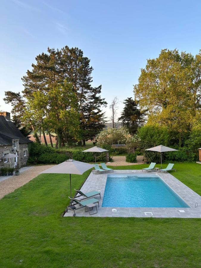 Manoir Du Vau D Arz Gites Et Chambres D Hotes Avec Piscine Malansac Екстериор снимка